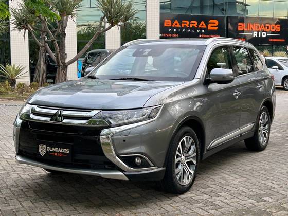 MITSUBISHI OUTLANDER 3.0 GT 4X4 V6 24V GASOLINA 4P AUTOMÁTICO MITSUBISHI OUTLANDER 3.0 GT 4X4 V6 24V GASOLINA 4P AUTOMÁTICO